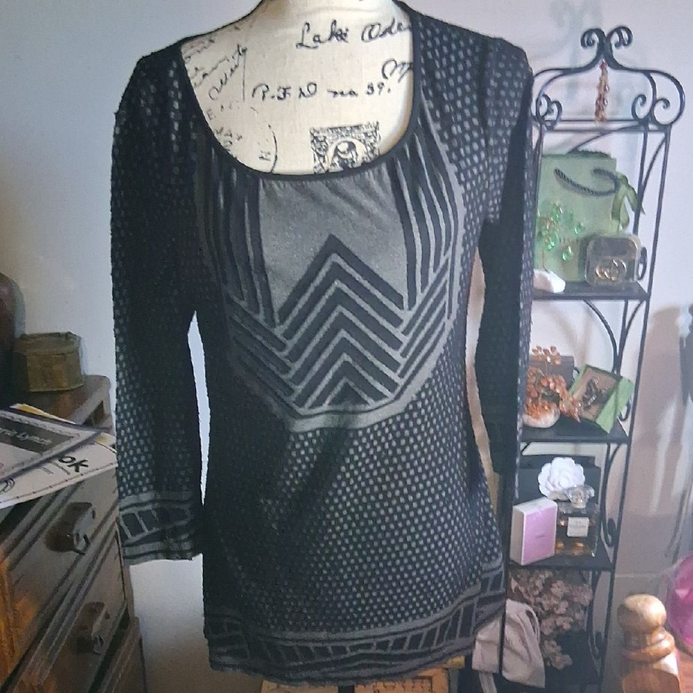 Max Studio Black And Gray Women's Distressed Patterned Top Size Medium